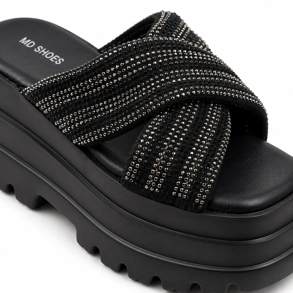 Sandalia Track Cruzada Tachas color Negro - detalle de tachas