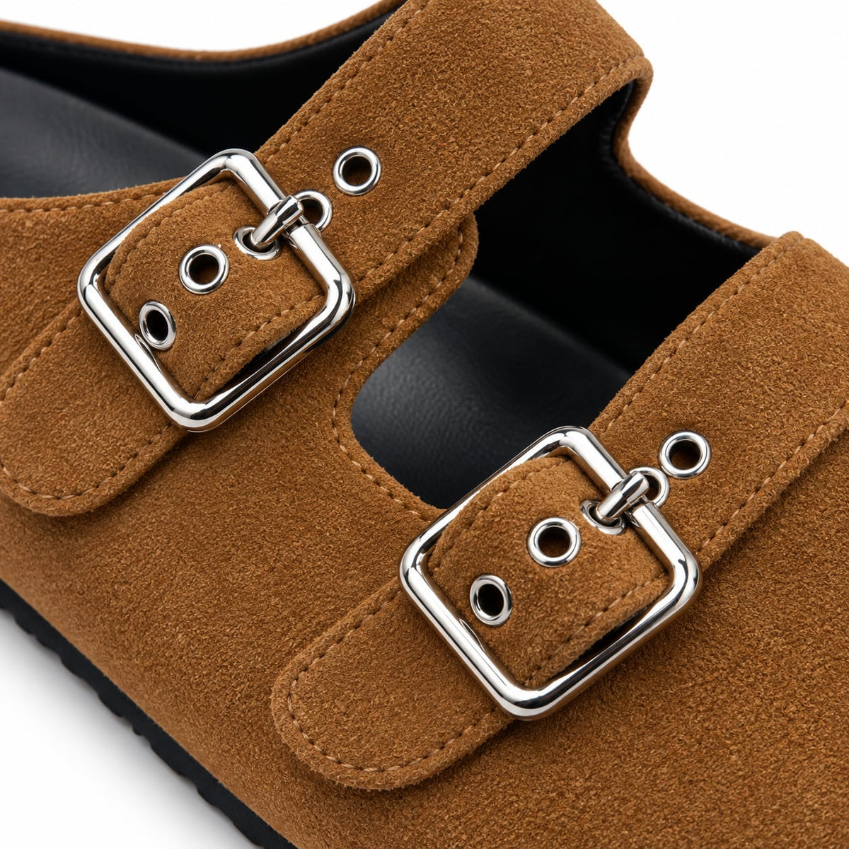 Zueco Mule Doble Hebilla color Camel - detalle de hebillas