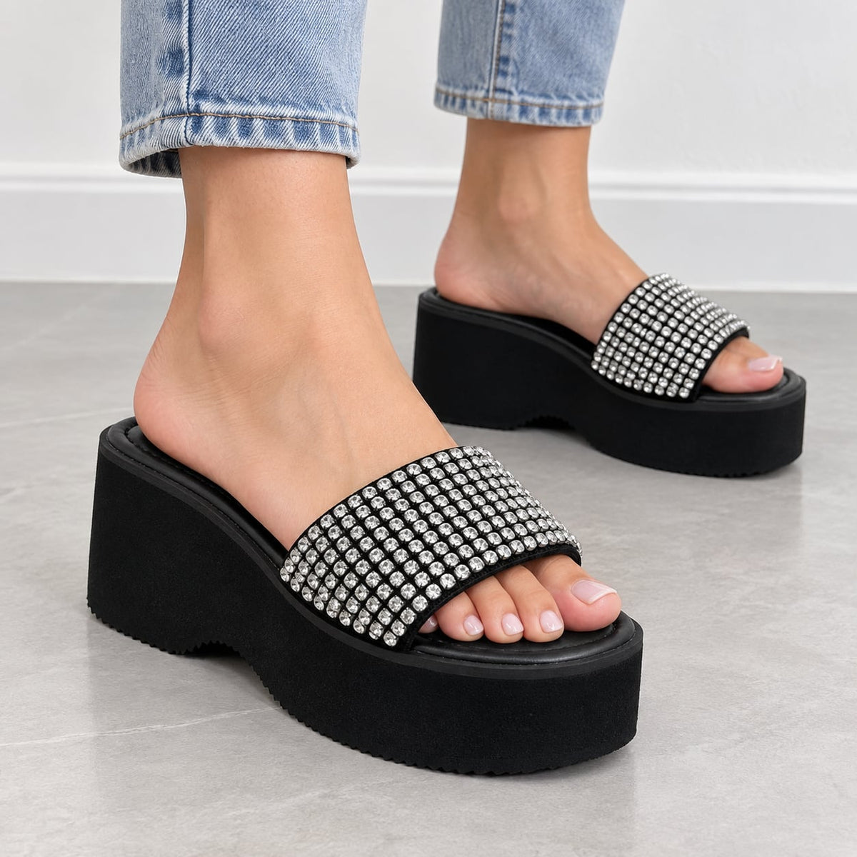 Sandalia Plataforma Strass color Negro - puesta
