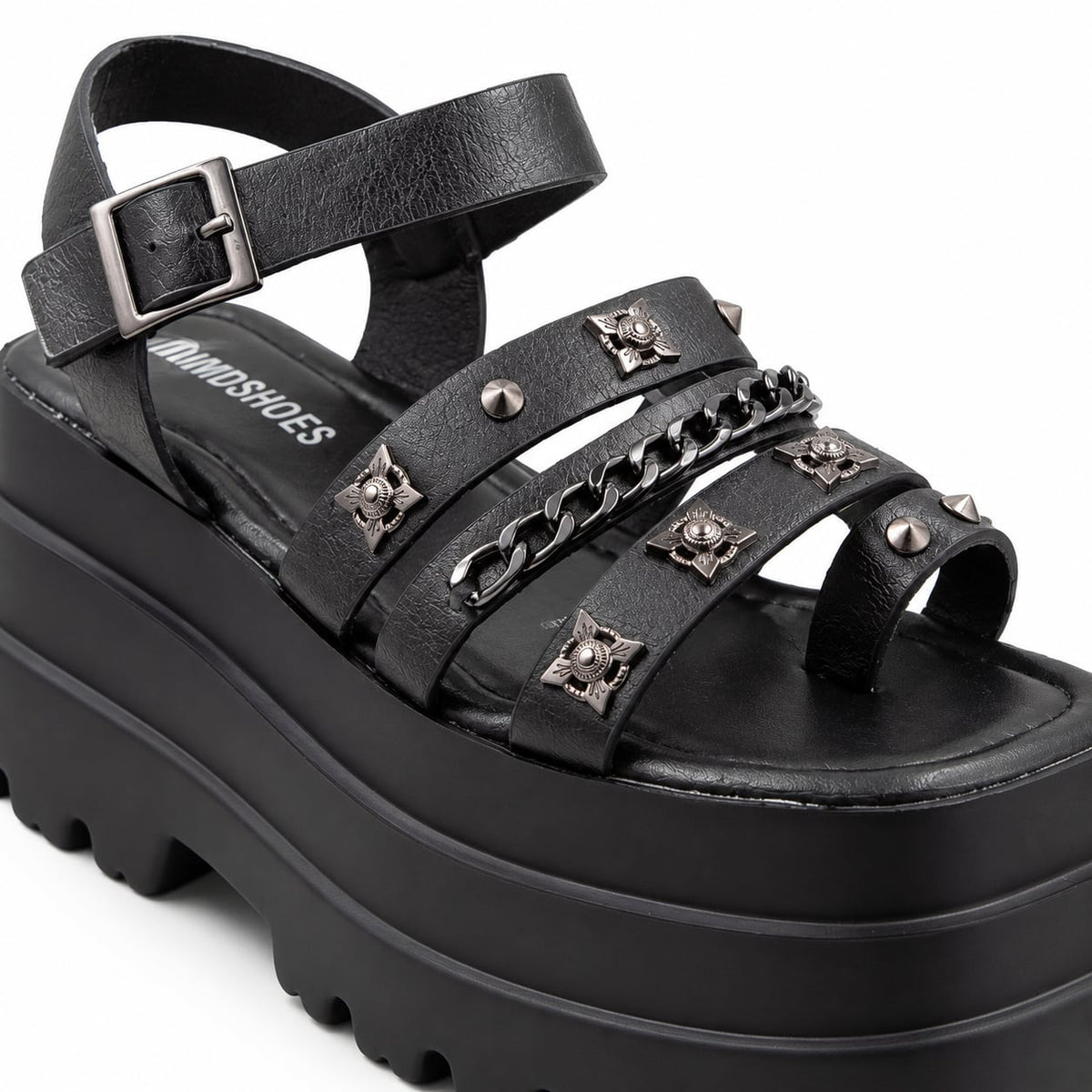 Sandalia Track Cadena y Tachas color Negro - detalle de tachas y cadena