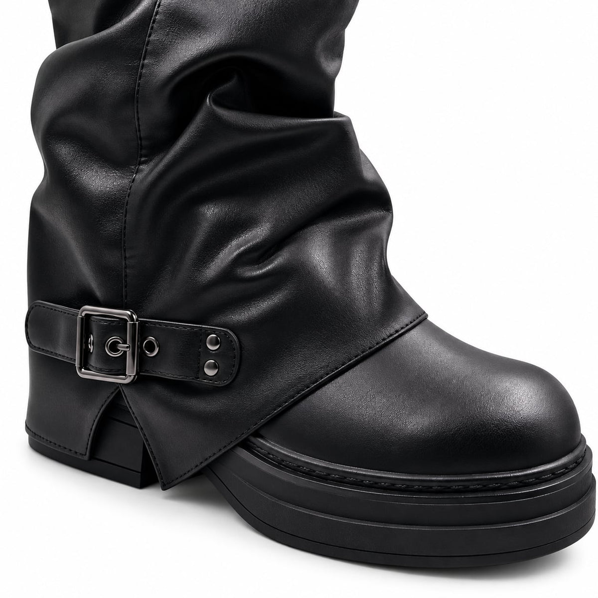 Bota Slouchy Doble Hebilla color Negro - detalle de la punta