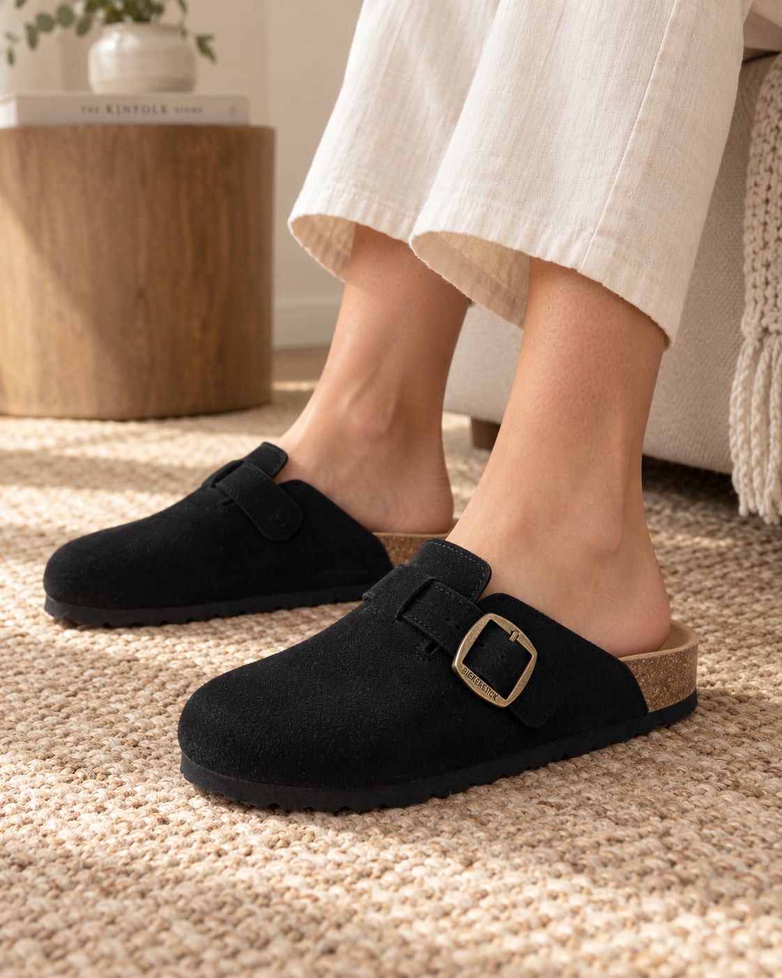 Zueco Corcho Hebilla Dorada color Negro - puesta